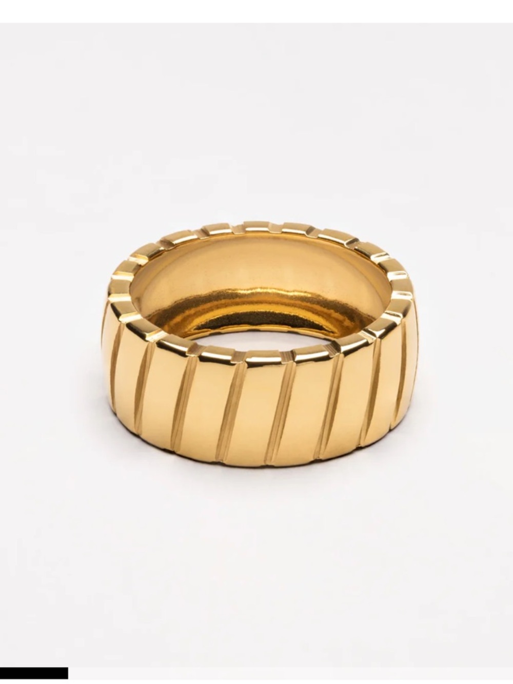 Atolea Bold Gold Ribbed Band Ring
